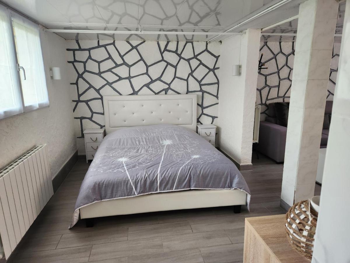 Studio, Pas De Collocation Possible Warmeriville Bagian luar foto