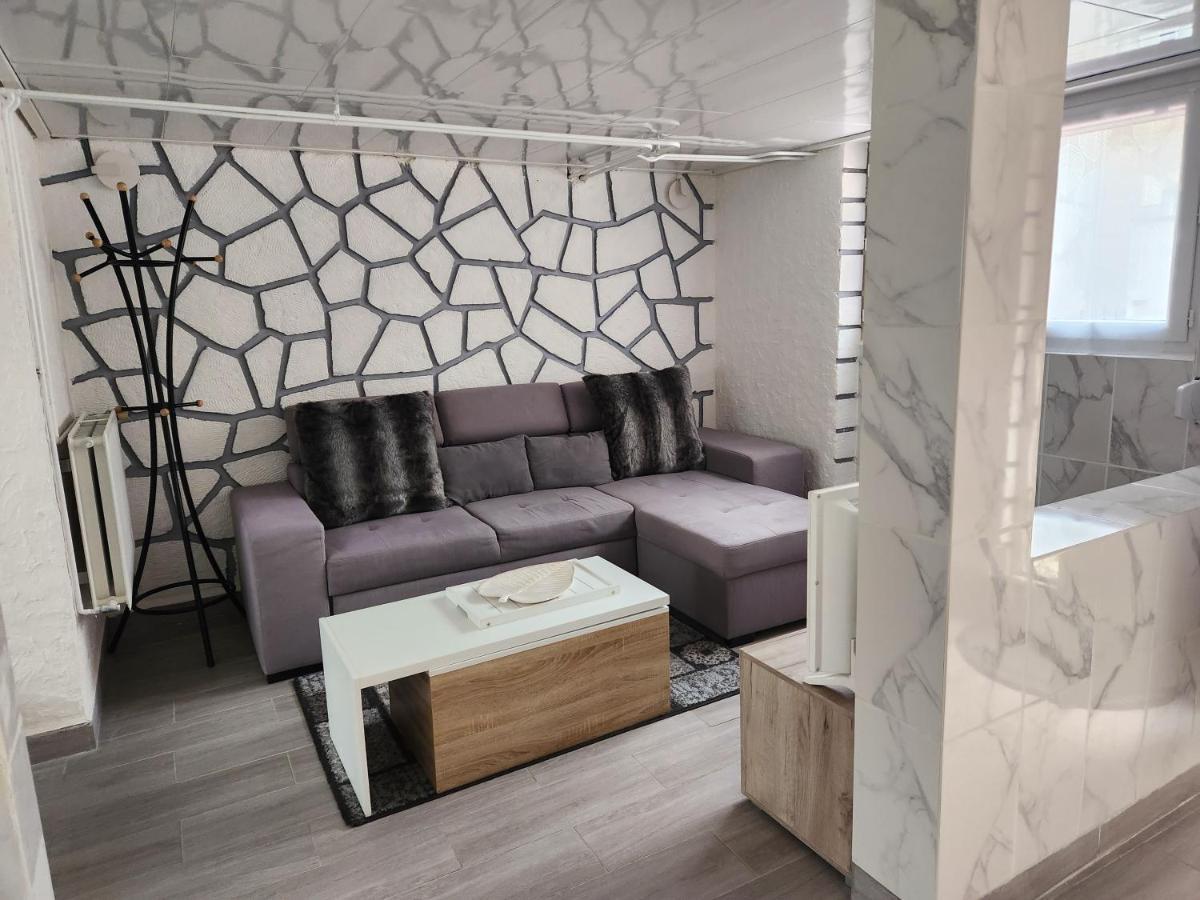 Studio, Pas De Collocation Possible Warmeriville Bagian luar foto