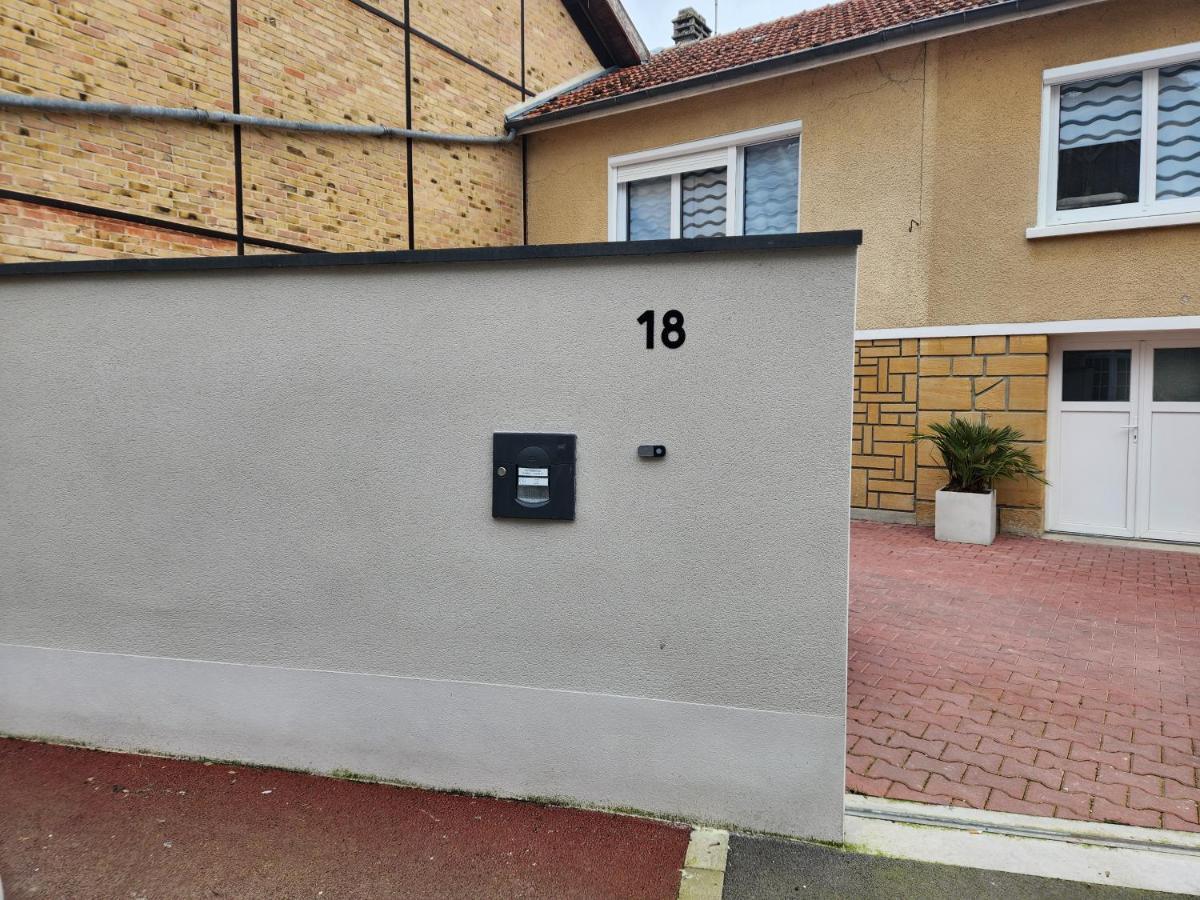 Studio, Pas De Collocation Possible Warmeriville Bagian luar foto