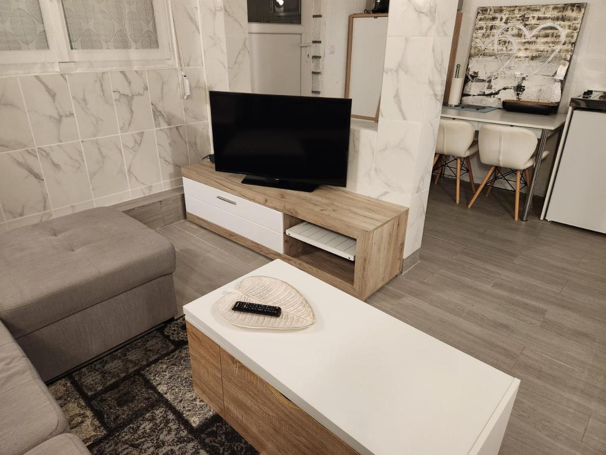 Studio, Pas De Collocation Possible Warmeriville Bagian luar foto